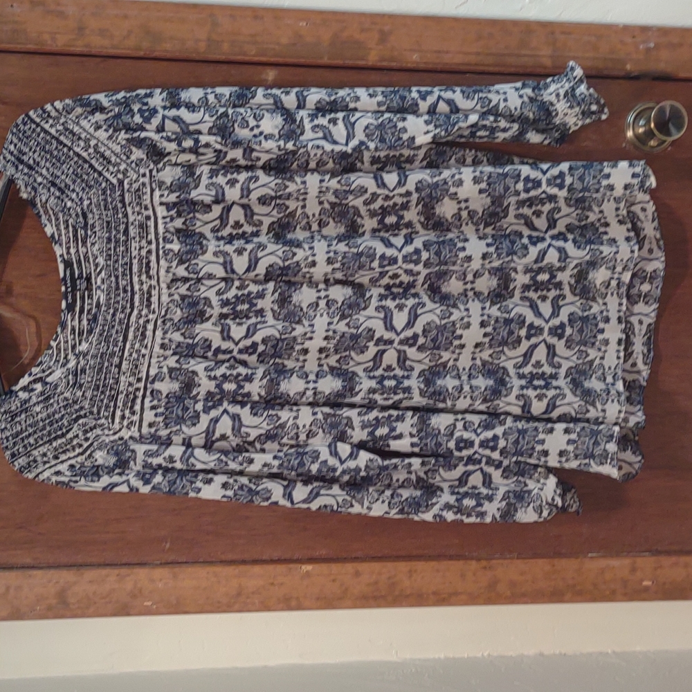 Never worn. Woman's top size lg.. Zach and Rachel Navy blue, shear